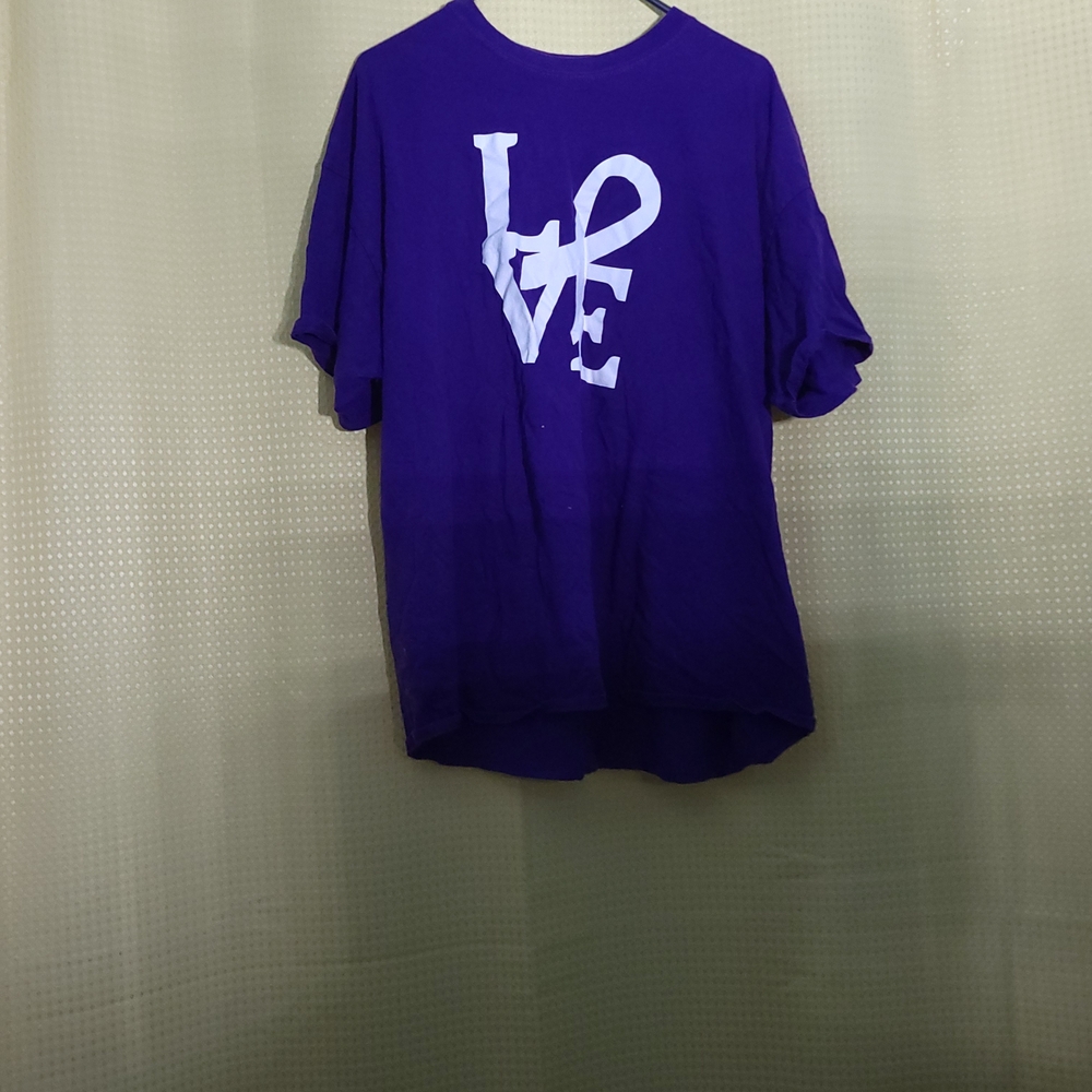 Gildan Size 3XL Purple Graphic T-Shirt with White 'Love' Print